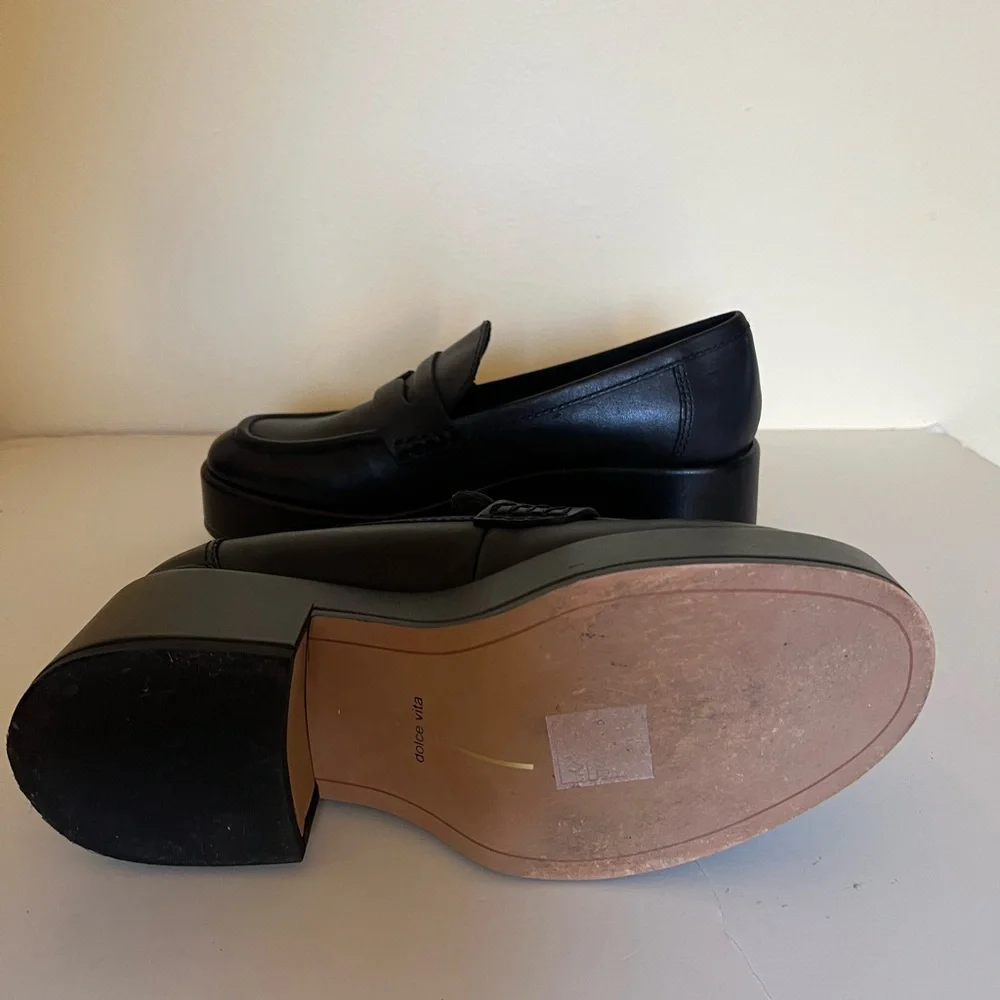 Dolce Vita Classic Leather Pumps with Wedge Heel - Black - size 6.5 -Almost New
